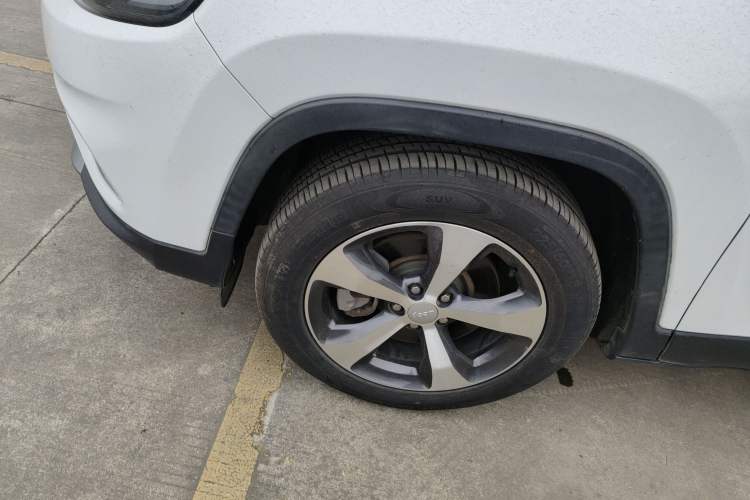 Used Jeep Cherokee 2020 2.0T Two-Wheel Drive Leading Edition Exterior 4
