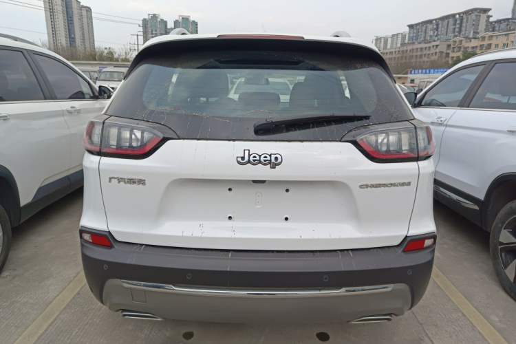 Used Jeep Cherokee 2020 2.0T Two-Wheel Drive Leading Edition Exterior 4