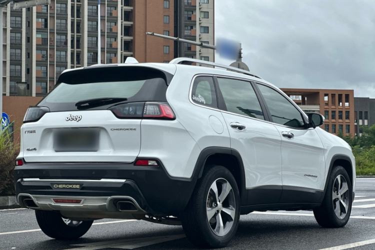 Used Jeep Cherokee 2020 2.0T Two-Wheel Drive Leading Edition Exterior 4