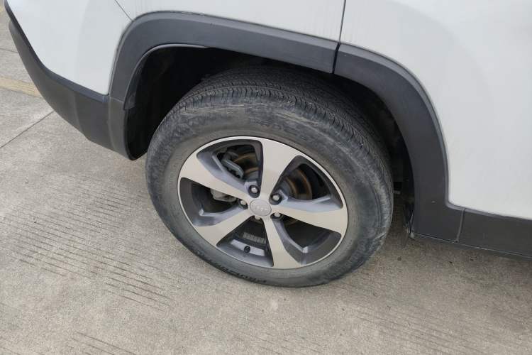Used Jeep Cherokee 2020 2.0T Two-Wheel Drive Leading Edition Exterior 5