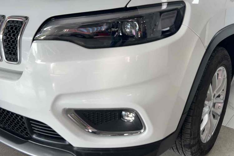 Used Jeep Cherokee 2020 2.0L Two-Wheel Drive Safety Upgrade Edition Exterior 8