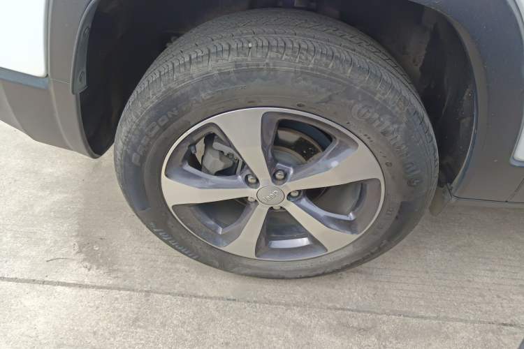 Used Jeep Cherokee 2020 2.0T Two-Wheel Drive Leading Edition Exterior 8