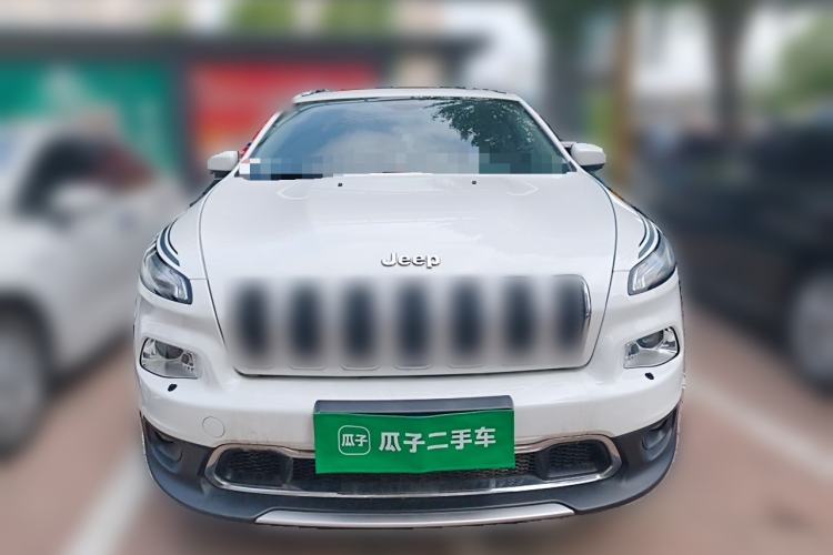 Used Jeep Cherokee 2020 2.0L Two-Wheel Drive Classic Sports Edition Front