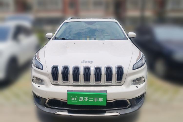 Used Jeep Cherokee 2020 2.0L Two-Wheel Drive Classic Sports Edition Front