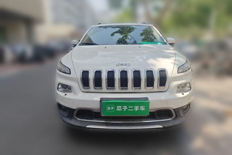 Used Jeep Cherokee 2020 2.0L Two-Wheel Drive Classic Sports Edition Front