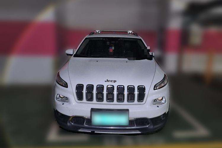 Used Jeep Cherokee 2020 2.0L Two-Wheel Drive Classic Sports Edition Front