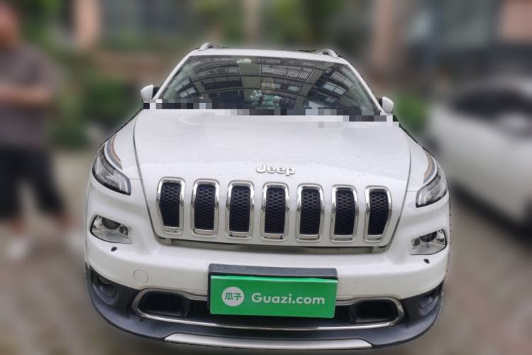 Used Jeep Cherokee 2020 2.0L Two-Wheel Drive Classic Sports Edition Front