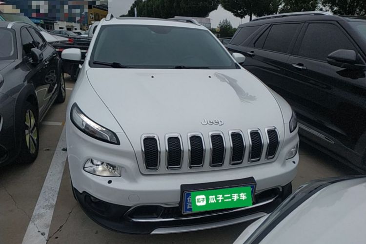 Used Jeep Cherokee 2020 2.0L Two-Wheel Drive Classic Sports Edition Front