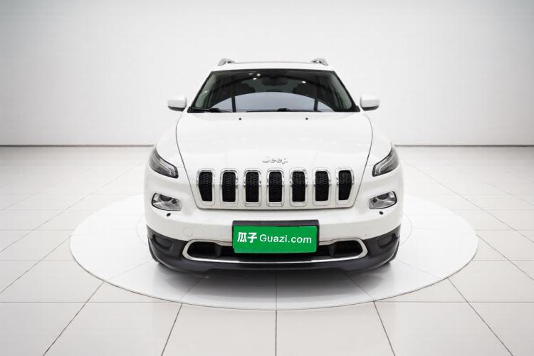 Used Jeep Cherokee 2020 2.0L Two-Wheel Drive Classic Sports Edition Front