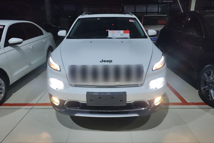 Used Jeep Cherokee 2020 2.0L Two-Wheel Drive Classic Sports Edition Front