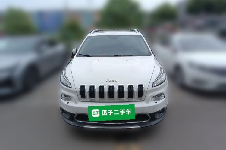 Used Jeep Cherokee 2020 2.0L Two-Wheel Drive Classic Sports Edition Front