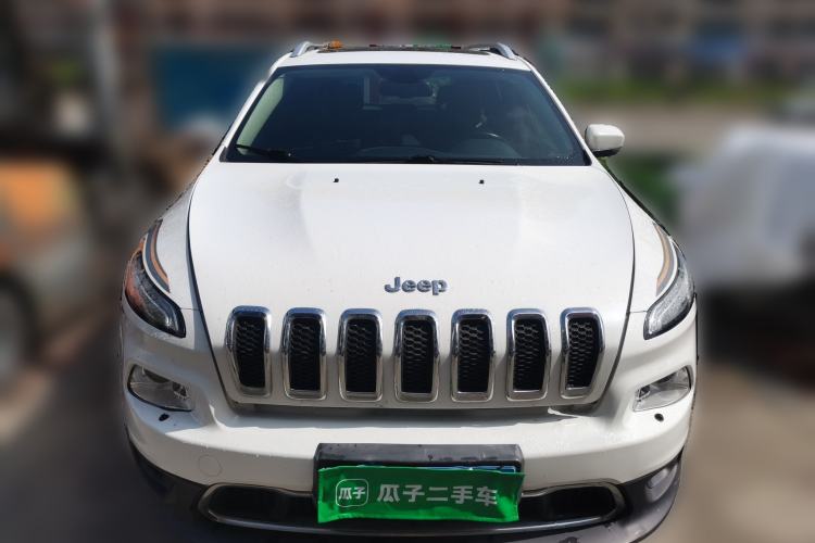 Used Jeep Cherokee 2020 2.0L Two-Wheel Drive Classic Sports Edition Front