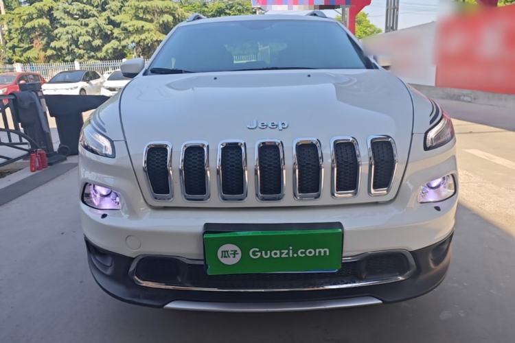 Used Jeep Cherokee 2020 2.0L Two-Wheel Drive Classic Sports Edition Front