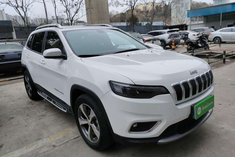 Used Jeep Cherokee 2020 2.0T Two-Wheel Drive Leading Edition Front Right 45 Deg