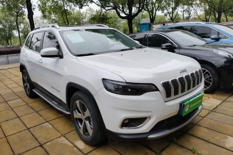 Used Jeep Cherokee 2020 2.0T Two-Wheel Drive Leading Edition Front Right 45 Deg