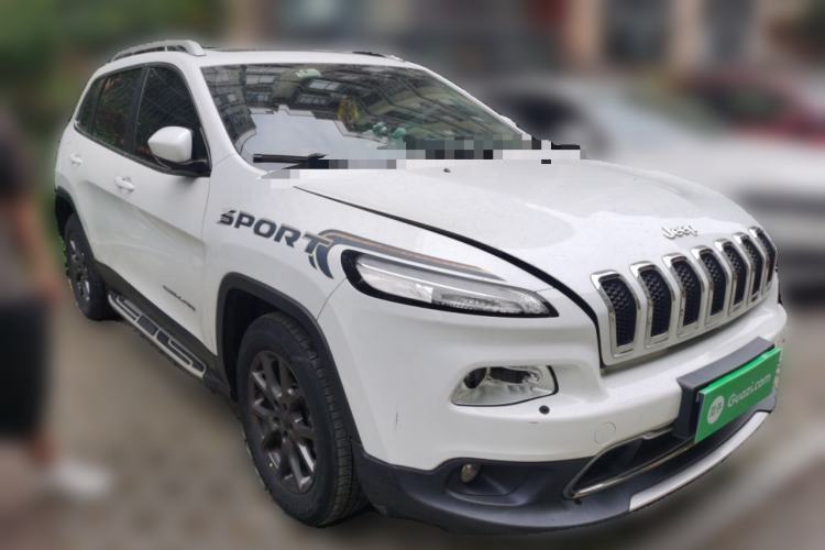 Used Jeep Cherokee 2020 2.0L Two-Wheel Drive Classic Sports Edition Front Right 45 Deg