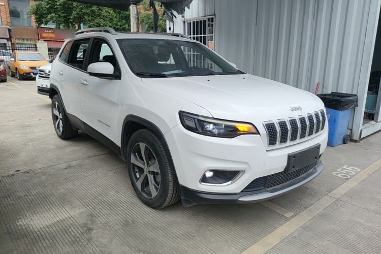 Used Jeep Cherokee 2020 2.0T Two-Wheel Drive Leading Edition Front Right 45 Deg