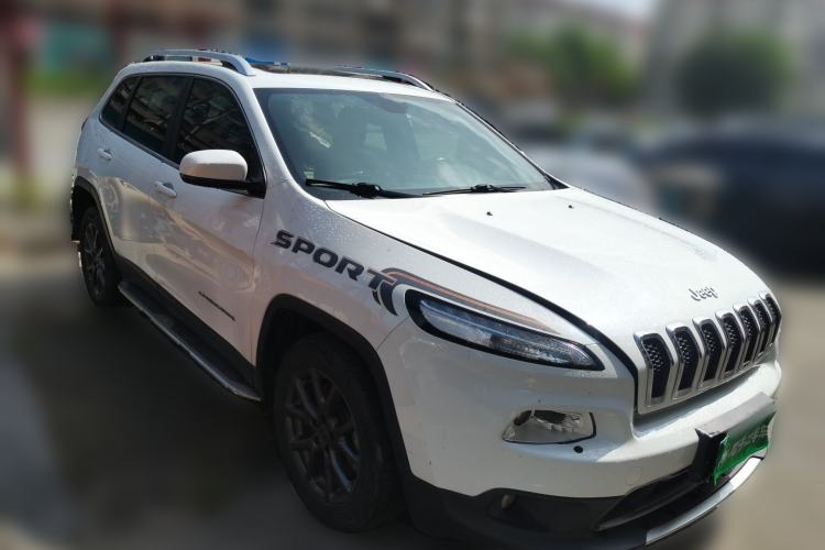 Used Jeep Cherokee 2020 2.0L Two-Wheel Drive Classic Sports Edition Front Right 45 Deg