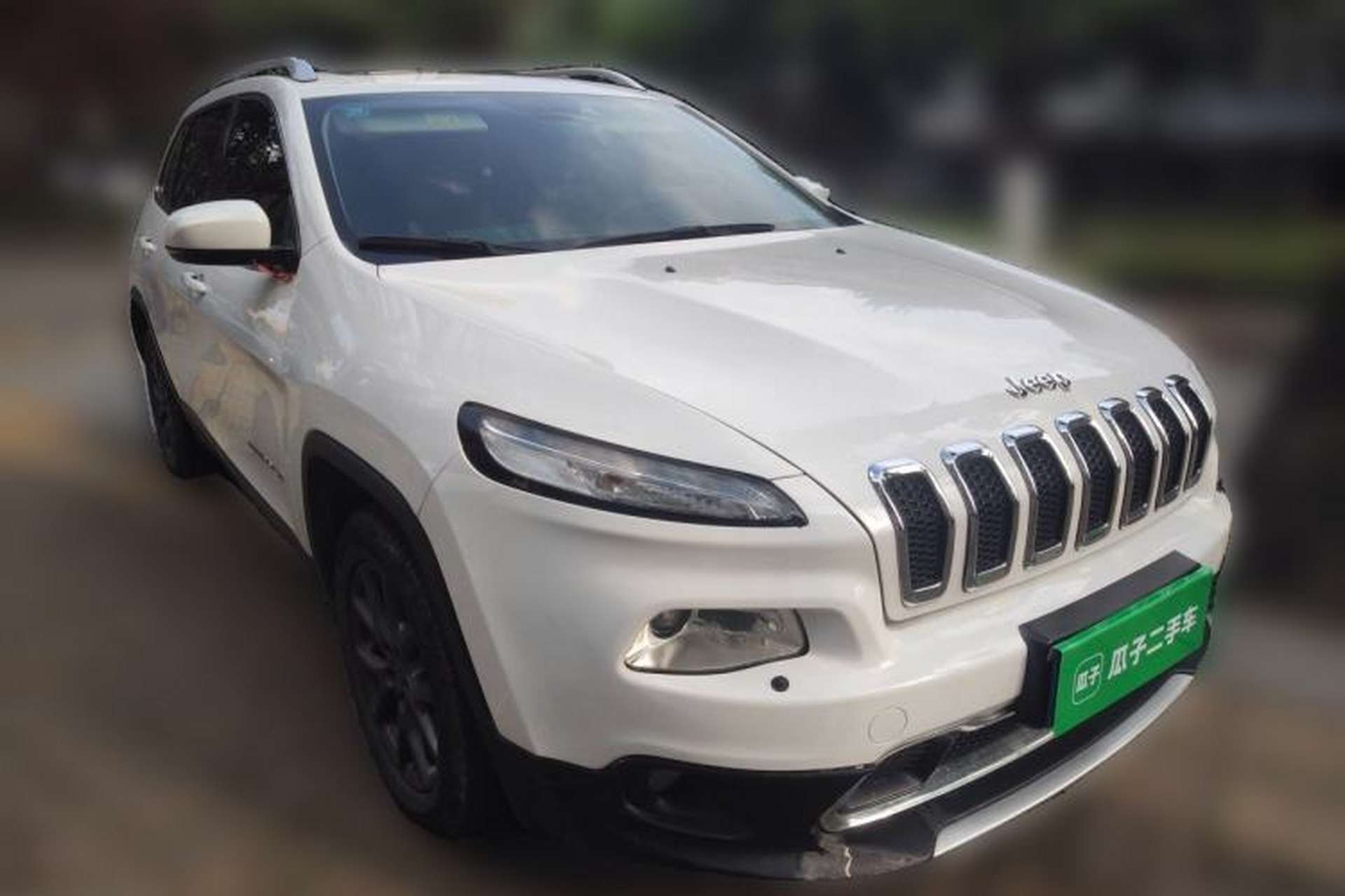 Used Jeep Cherokee 2020 2.0L Two-Wheel Drive Classic Sports Edition Front Right 45 Deg