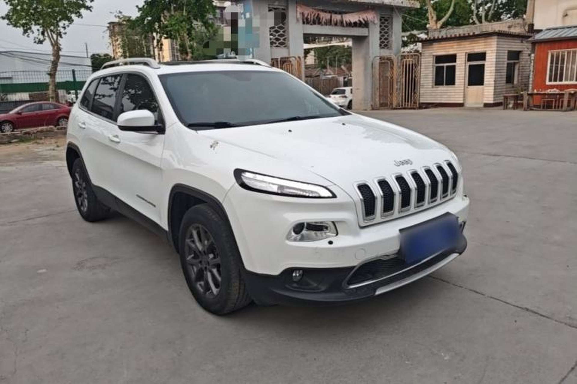 Used Jeep Cherokee 2020 2.0L Two-Wheel Drive Classic Sports Edition Front Right 45 Deg