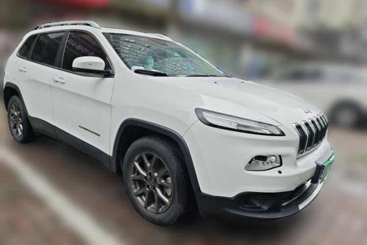 Used Jeep Cherokee 2020 2.0L Two-Wheel Drive Classic Sports Edition Front Right 45 Deg