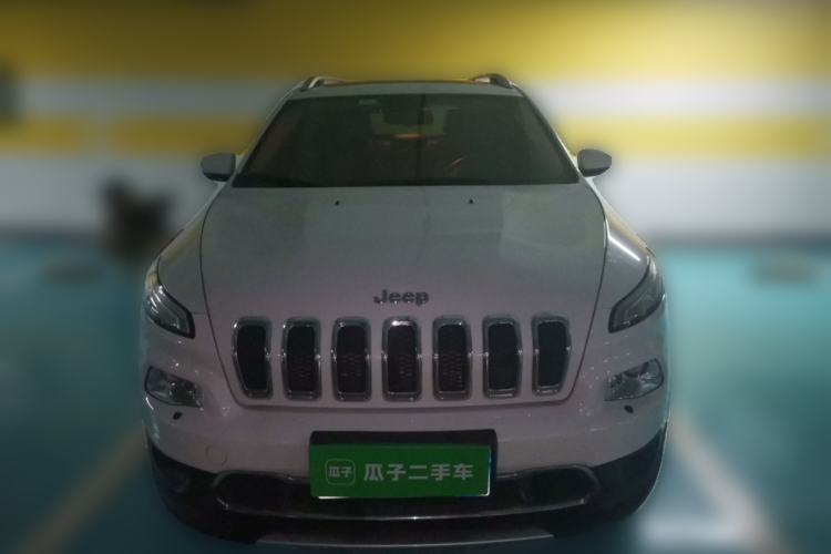 Used Jeep Cherokee 2020 2.0L Two-Wheel Drive Classic Sports Edition Front