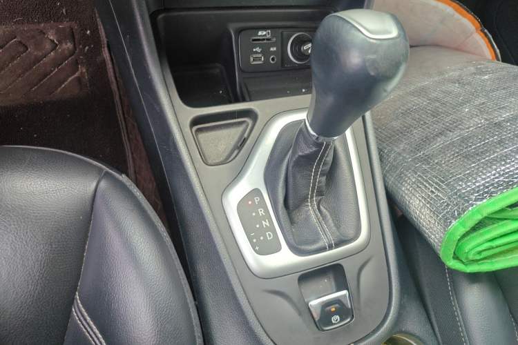 Used Jeep Cherokee 2020 2.0L Two-Wheel Drive Classic Sports Edition Gear Lever