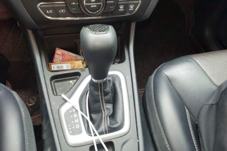 Used Jeep Cherokee 2020 2.0L Two-Wheel Drive Classic Sports Edition Gear Lever