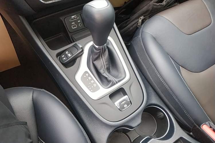 Used Jeep Cherokee 2020 2.0L Two-Wheel Drive Classic Sports Edition Gear Lever