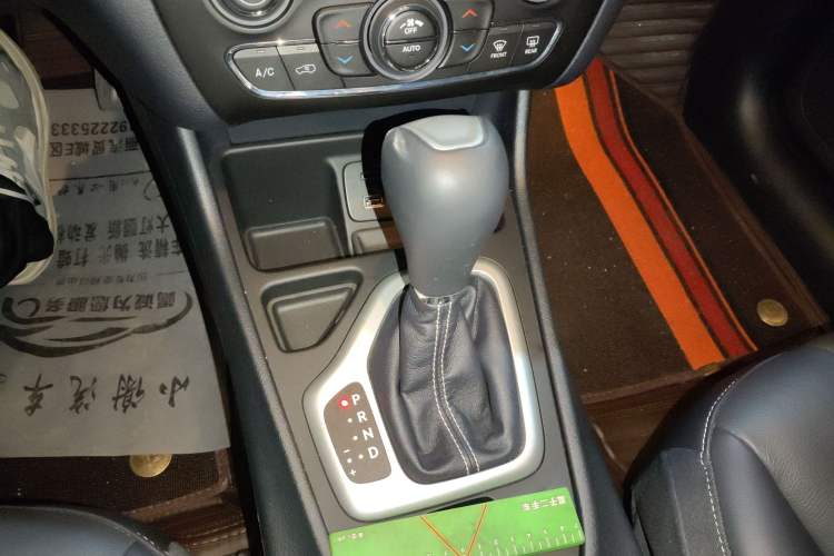 Used Jeep Cherokee 2020 2.0L Two-Wheel Drive Classic Sports Edition Gear Lever