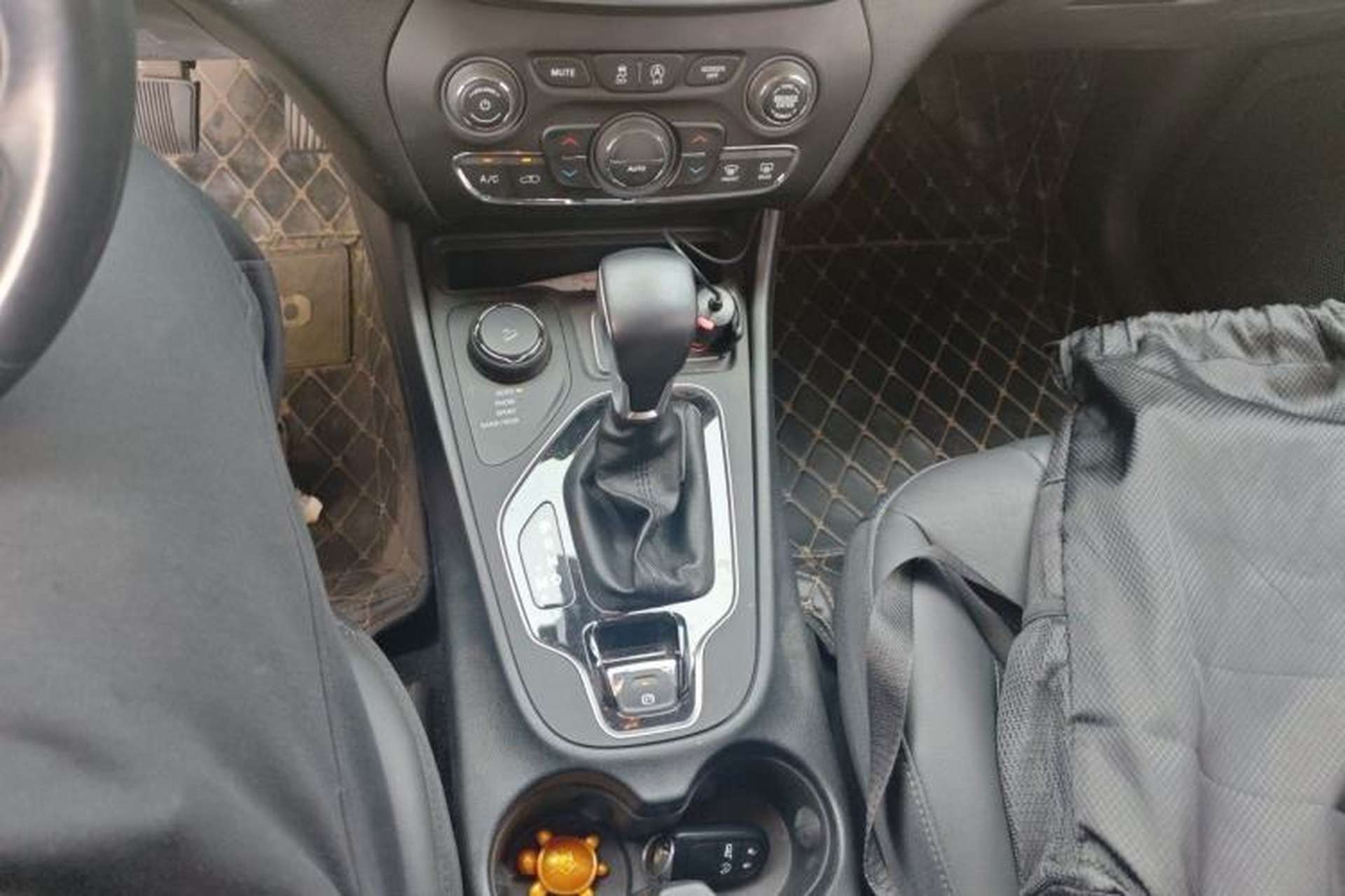 Used Jeep Cherokee 2020 2.0T Four-Wheel Drive Luxury Edition Gear Lever