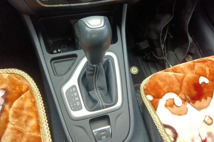 Used Jeep Cherokee 2020 2.0L Two-Wheel Drive Classic Sports Edition Gear Lever
