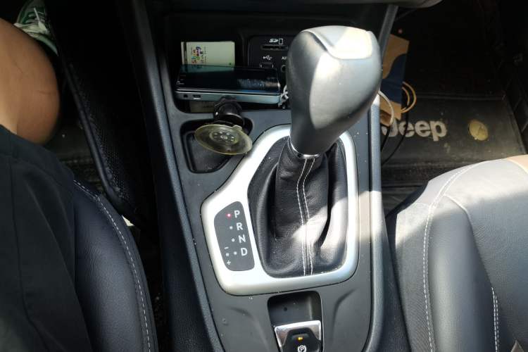 Used Jeep Cherokee 2020 2.0L Two-Wheel Drive Classic Sports Edition Gear Lever
