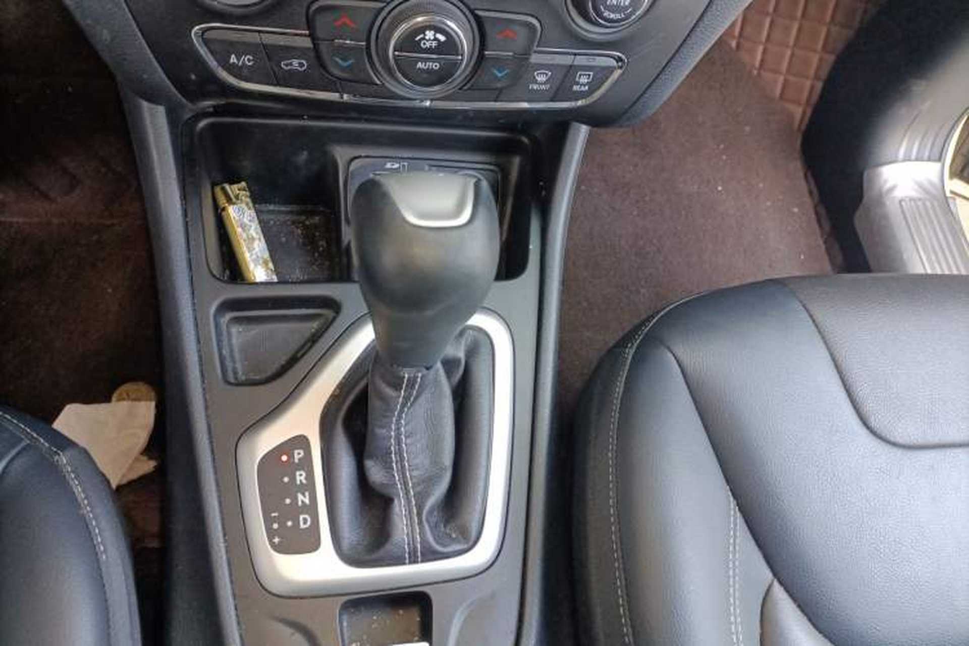 Used Jeep Cherokee 2020 2.0L Two-Wheel Drive Classic Sports Edition Gear Lever