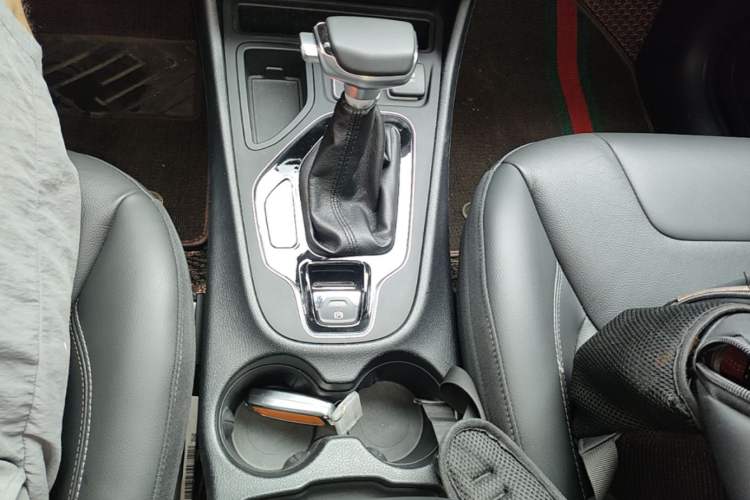 Used Jeep Cherokee 2020 2.0T Two-Wheel Drive Leading Edition Gear Lever