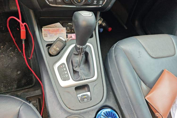 Used Jeep Cherokee 2020 2.0L Two-Wheel Drive Classic Sports Edition Gear Lever
