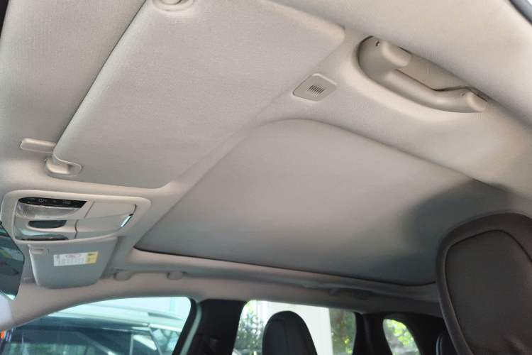 Used Jeep Cherokee 2020 2.0L Two-Wheel Drive Safety Upgrade Edition Headliner