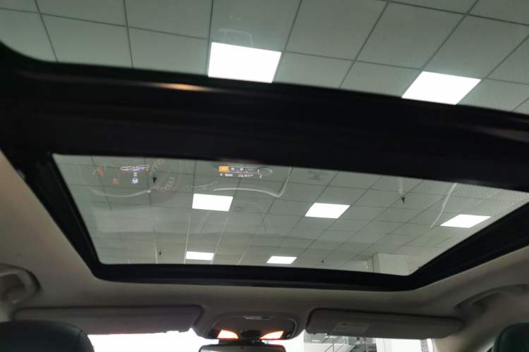 Used Jeep Cherokee 2020 2.0L Two-Wheel Drive Classic Sports Edition Headliner