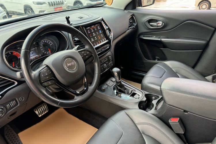 Used Jeep Cherokee 2020 2.0T Four-Wheel Drive Night Eagle Edition Interior 1