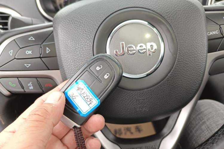 Used Jeep Cherokee 2020 2.0T Two-Wheel Drive Leading Edition Interior 1