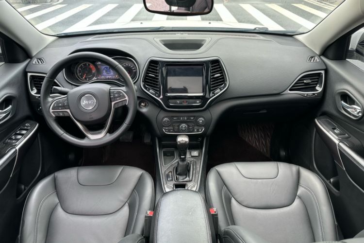 Used Jeep Cherokee 2020 2.0T Two-Wheel Drive Leading Edition Interior 1