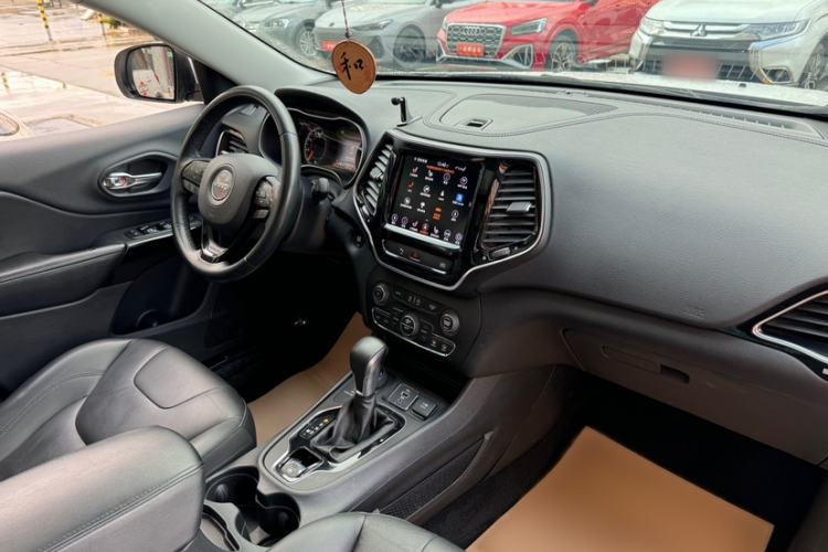 Used Jeep Cherokee 2020 2.0T Four-Wheel Drive Night Eagle Edition Interior 4