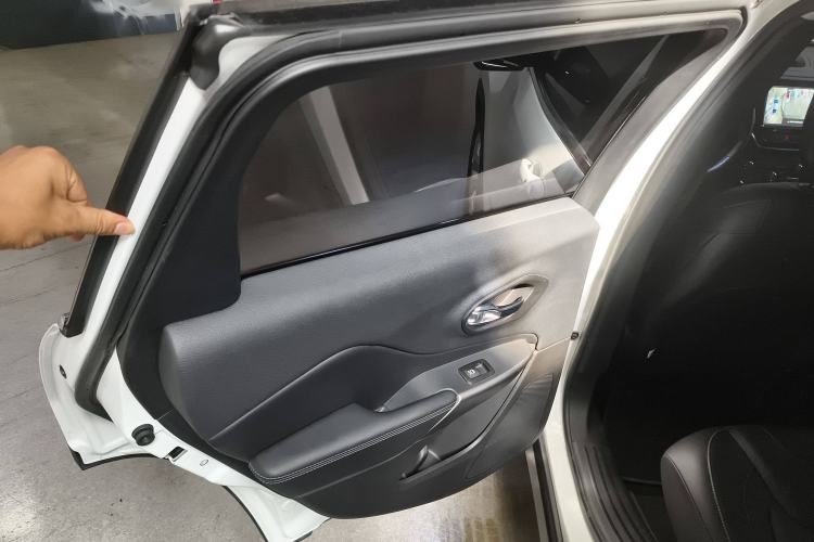 Used Jeep Cherokee 2020 2.0L Two-Wheel Drive Safety Upgrade Edition Interior 8