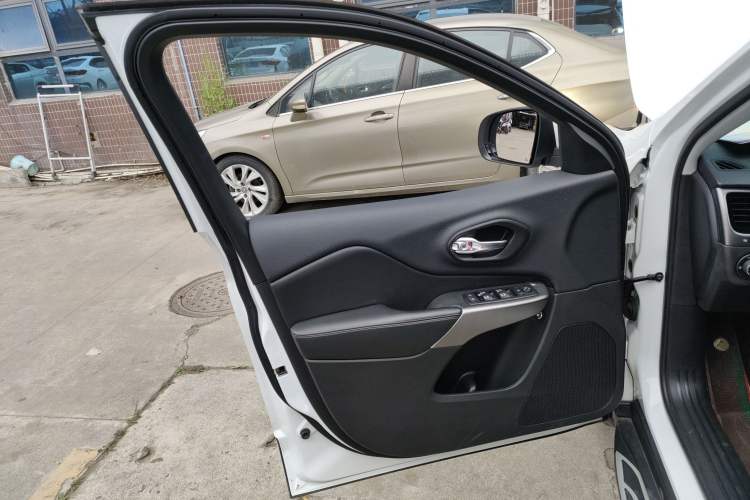 Used Jeep Cherokee 2020 2.0T Two-Wheel Drive Leading Edition Left Front Door Interior