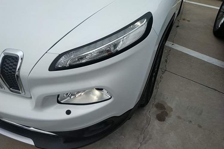 Used Jeep Cherokee 2020 2.0L Two-Wheel Drive Classic Sports Edition Left Front Headlight