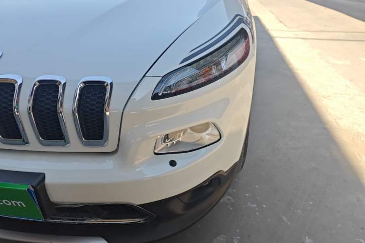 Used Jeep Cherokee 2020 2.0L Two-Wheel Drive Classic Sports Edition Left Front Headlight