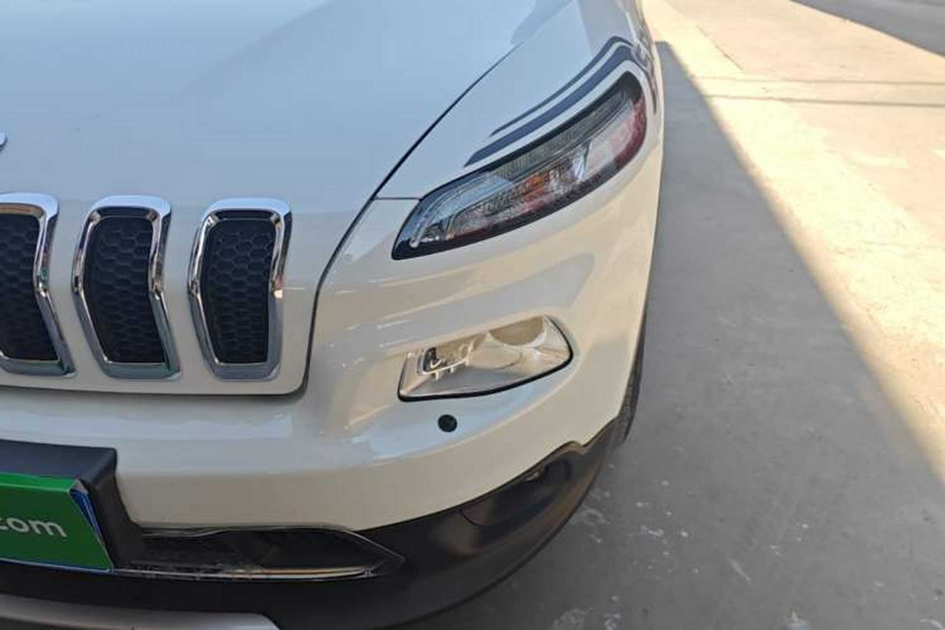 Used Jeep Cherokee 2020 2.0L Two-Wheel Drive Classic Sports Edition Left Front Headlight