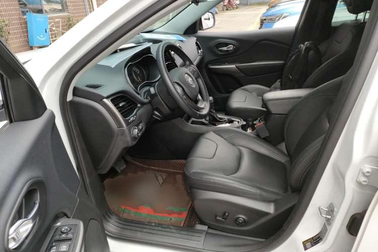 Used Jeep Cherokee 2020 2.0T Two-Wheel Drive Leading Edition Left Front Seat