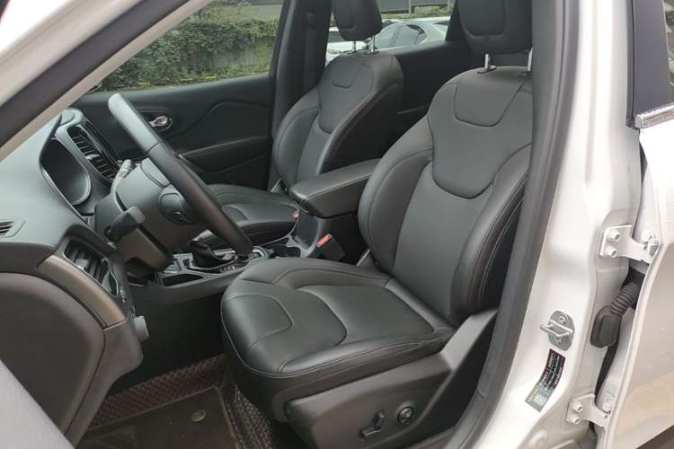 Used Jeep Cherokee 2020 2.0T Two-Wheel Drive Leading Edition Left Front Seat