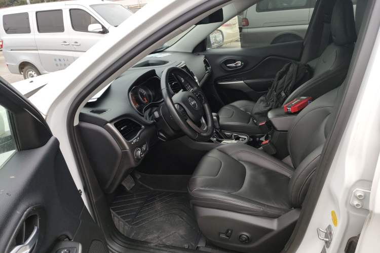 Used Jeep Cherokee 2020 2.0T Two-Wheel Drive Leading Edition Left Front Seat